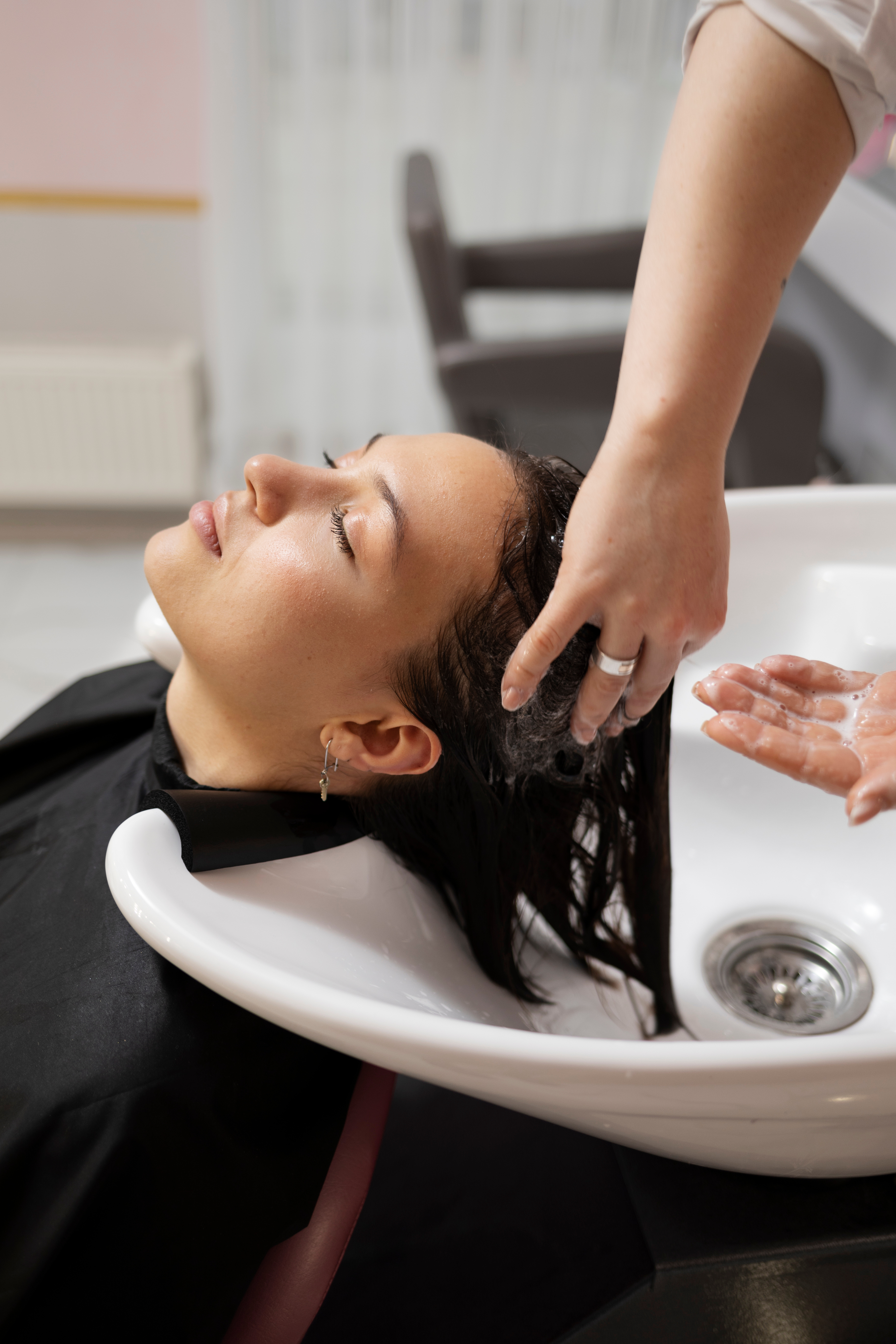 Calm & Shine: Masaje sacrocreanel + Hidratación capilar tratamiento